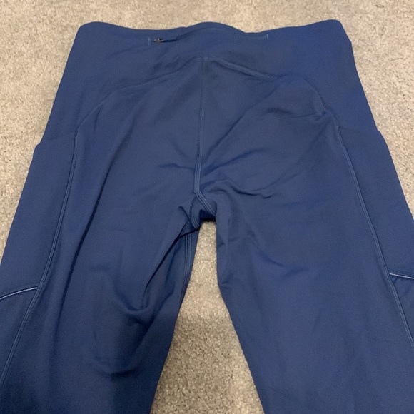 Like new Lululemon Speed Up legging size 6 - Picture 4 of 9